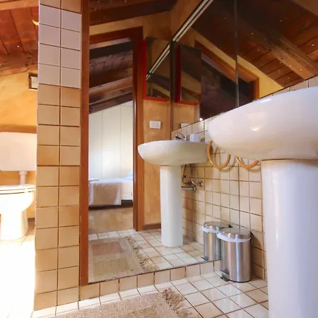 Vr Holiday Scale Qb Apartment