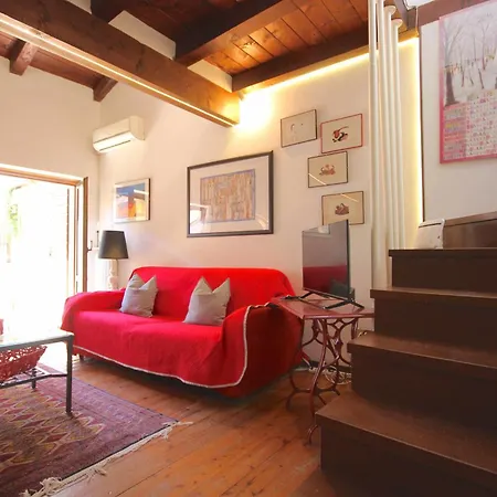 Vr Holiday Scale Qb Apartment