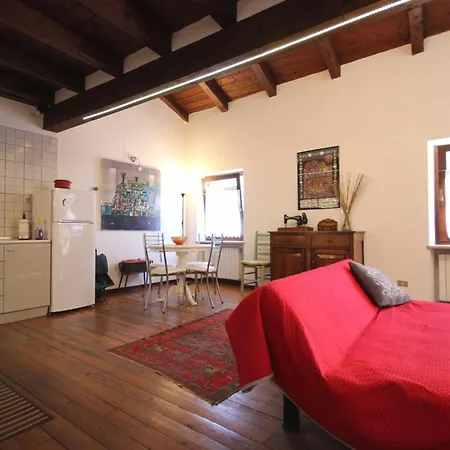 Vr Holiday Scale Qb Apartment